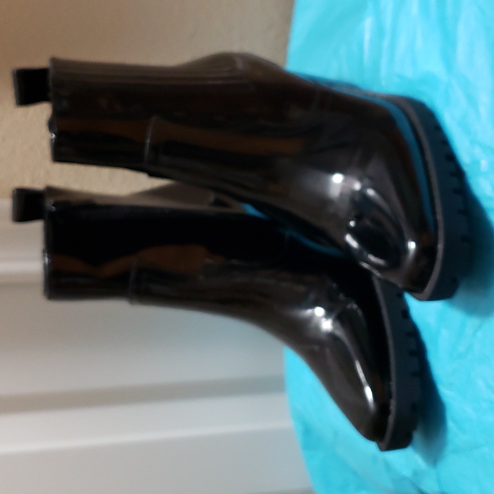 Diba Patent Ankle Booties Black Lug Sole Stacked Heel Zip-up Boots Size 6 EUC